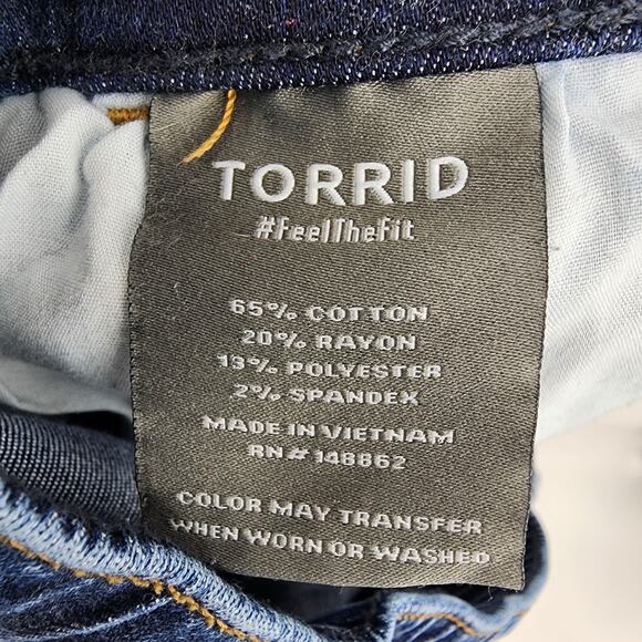 Torrid 3.5 Inch Pull On Weekend Super Soft Mid Rise Denim Shorts Size 2X - Picture 4 of 7
